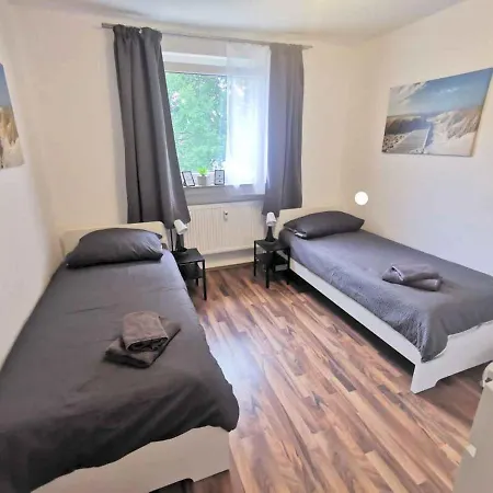 Cozy & Spacious With Balcony * 플레텐베르크