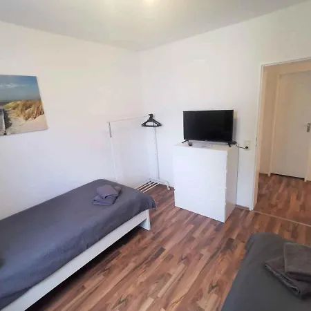 아파트 Cozy & Spacious With Balcony