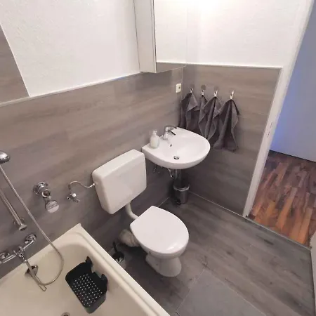 아파트 Cozy & Spacious With Balcony 플레텐베르크