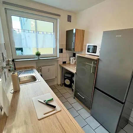 아파트 Cozy & Spacious With Balcony