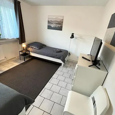 Cozy & Spacious With Balcony 플레텐베르크