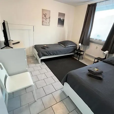 Cozy & Spacious With Balcony 플레텐베르크
