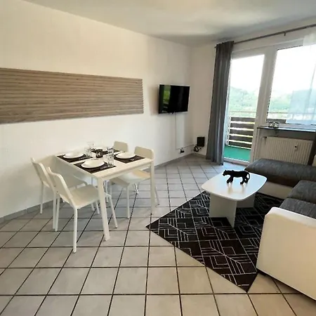 Cozy & Spacious With Balcony *