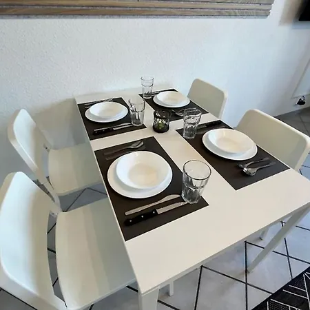 아파트 Cozy & Spacious With Balcony 플레텐베르크